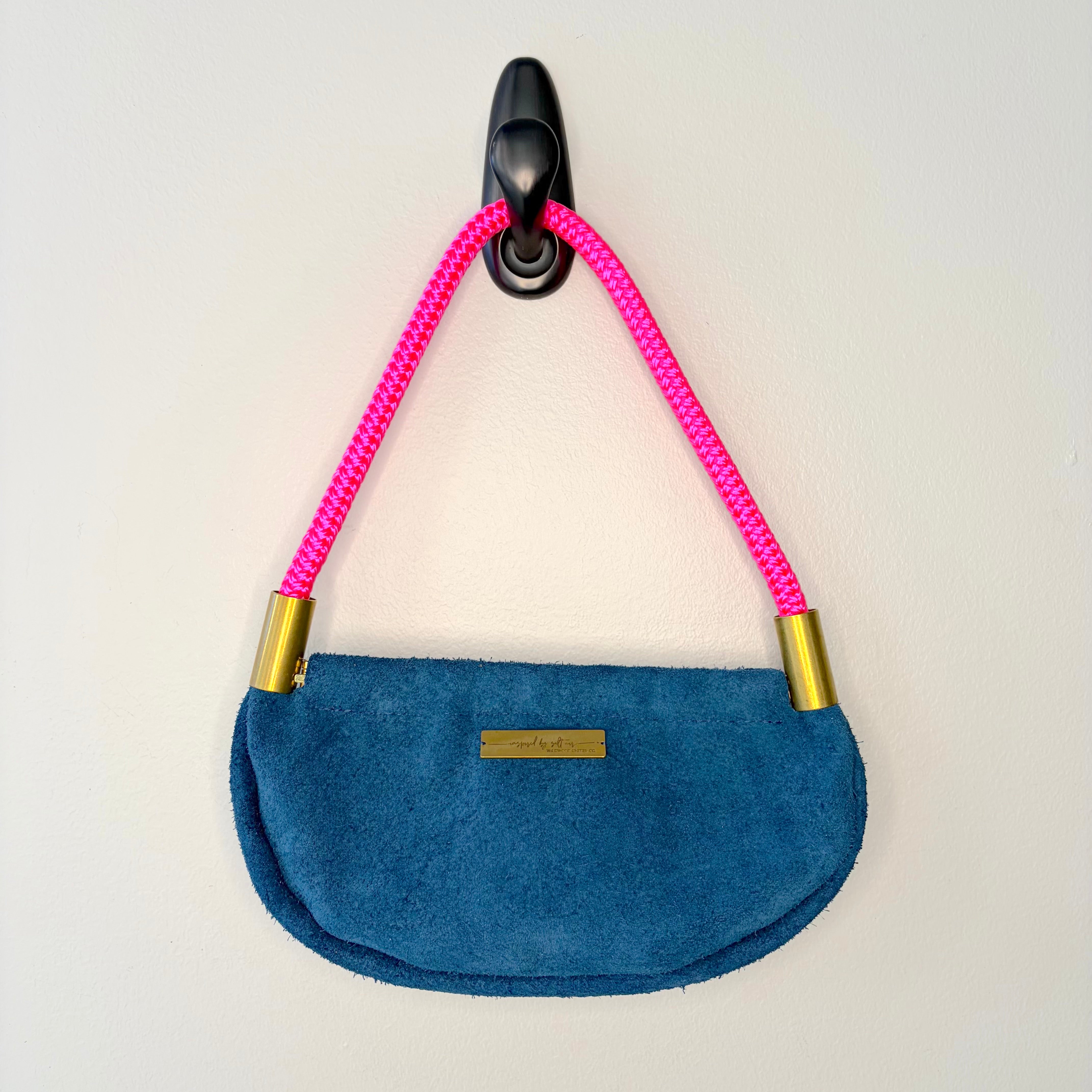 #30 Clam Shell // Atlantic Navy Suede with 19" Neon Pink Dock Line (1st quality)