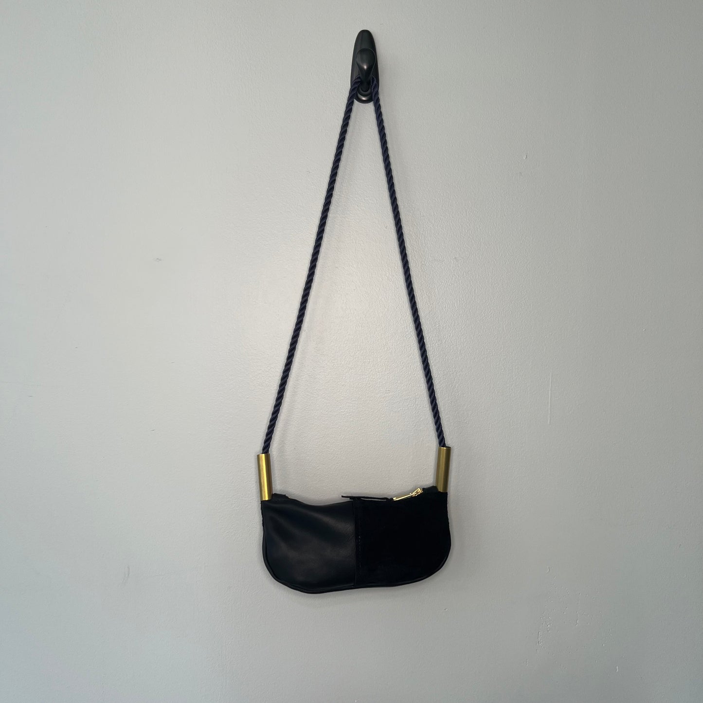 #5 Zip Crossbody | in Black Leather with 50" New England Navy Dock Line