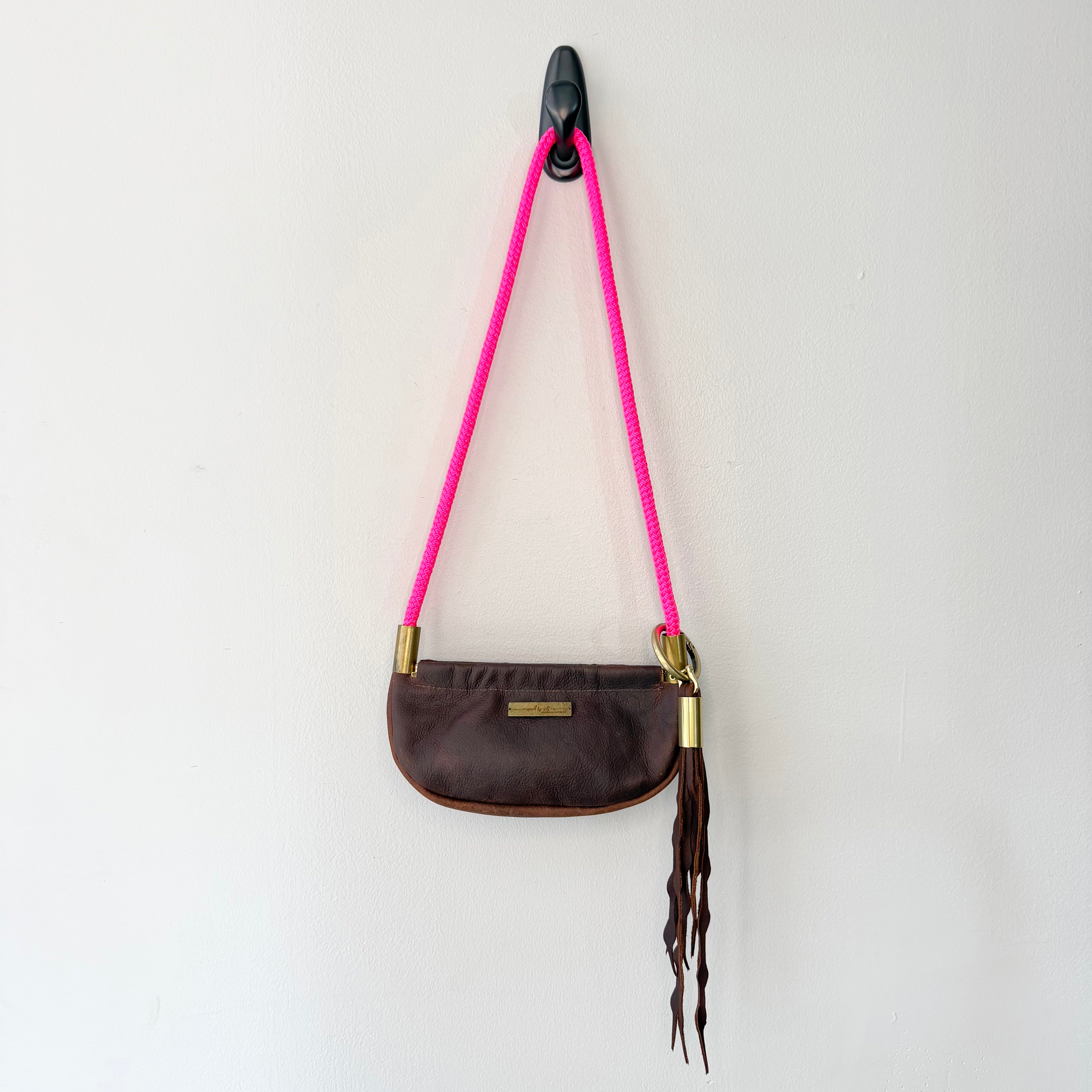 #84 Clam Shell // Brown Leather with 35" Neon Pink Dock Line + Matching Seaweed Tassel (2nd quality)