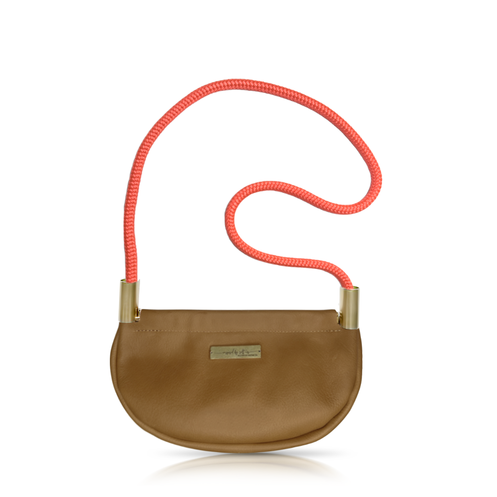 Clam Shell Bag in Beach Nut Leather